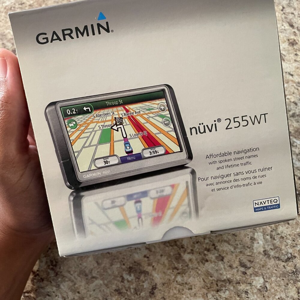 COLLECTOR Condition! Garmin NUVI 255WT. GPS Vehicle Navigation w/Window Suction.